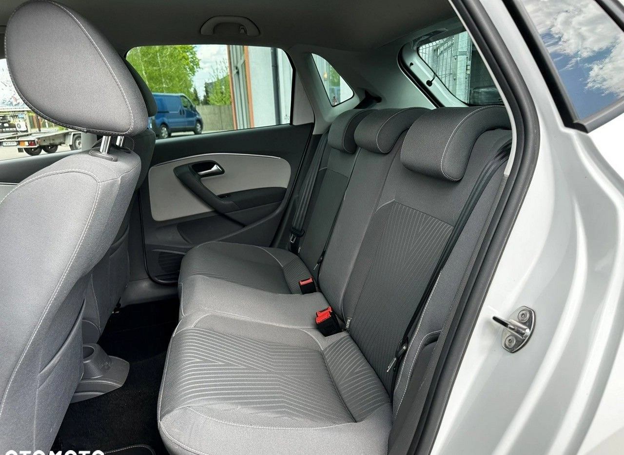 Volkswagen Polo cena 29900 przebieg: 139000, rok produkcji 2014 z Ożarów małe 277